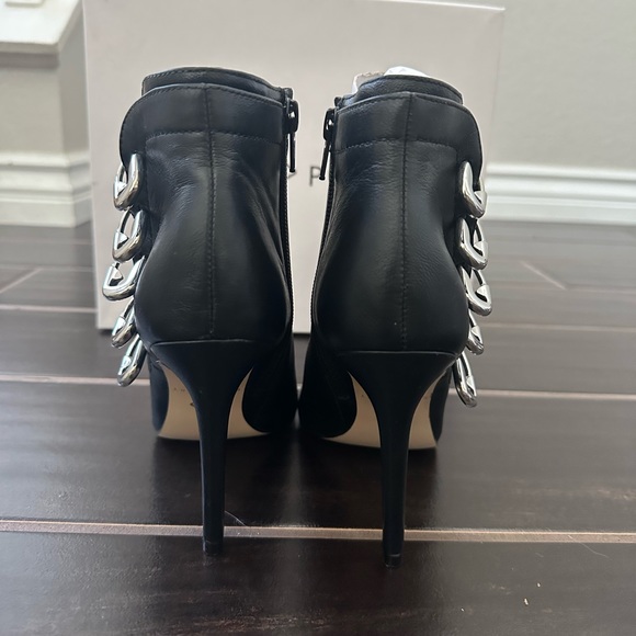 Katy Perry black booties with pins in 5.5M - Picture 3 of 5